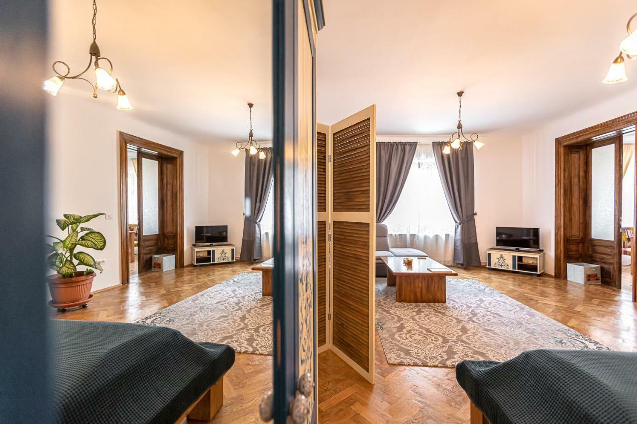 Saint John's 22 * Brașov